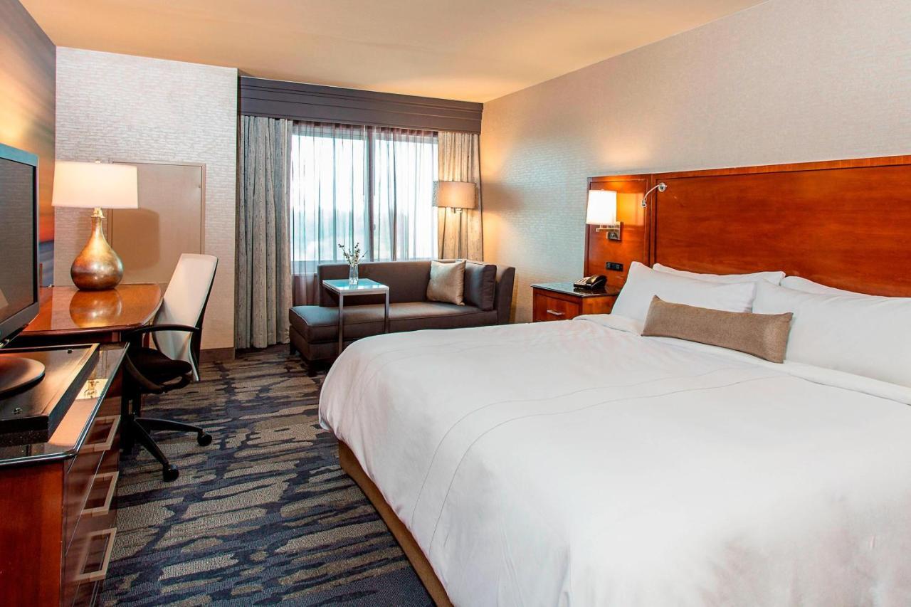 Rochester Airport Marriott Esterno foto