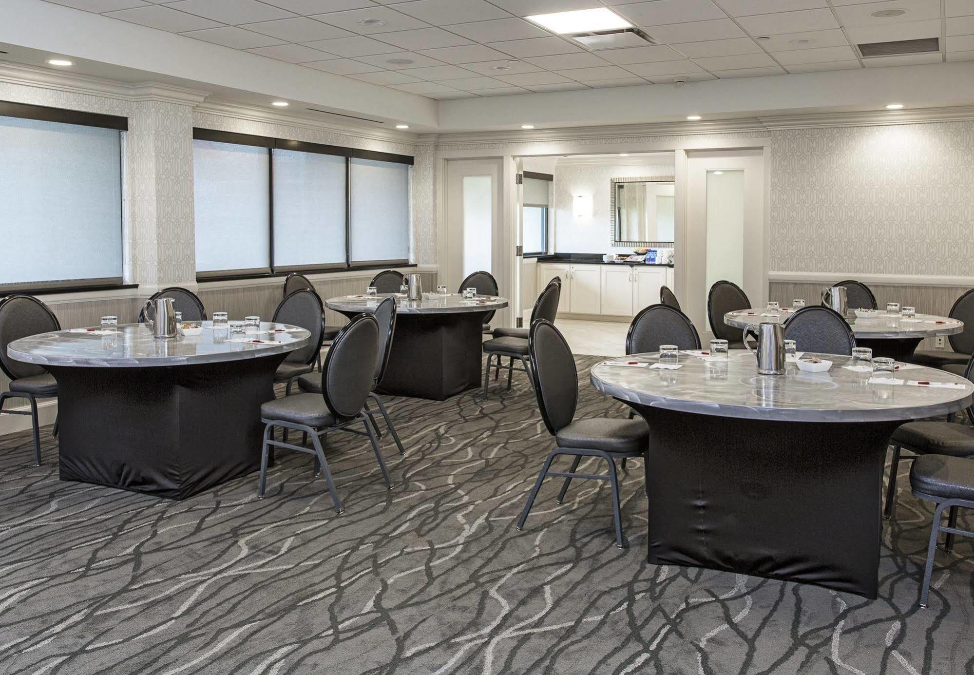 Rochester Airport Marriott Esterno foto